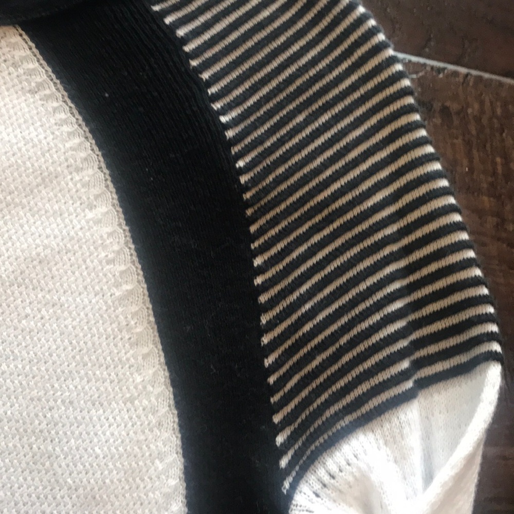 AE Light Sweater - Picture 3 of 12